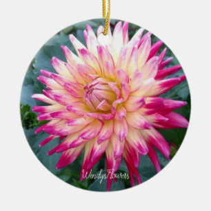 Ornement de dahlias roses