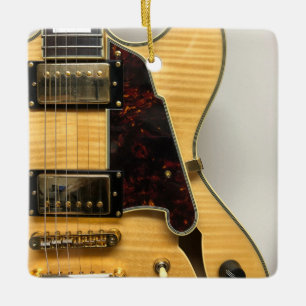 Ornement de Noël avec une guitare électrique