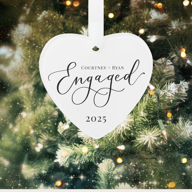 Ornement de Noël sur mesure (Engaged Christmas Ornament | Personalized Heart Keepsake for Couples | Elegant Holiday Gift)