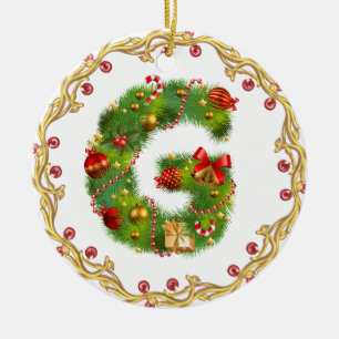 ornement décoré d'un monogramme initial de Noël