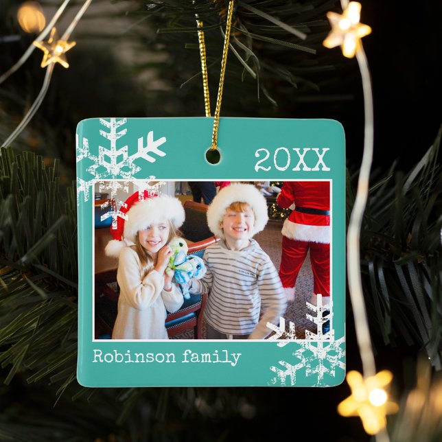 Ornement En Céramique Bordure photo turquoise Fête des Flèches blanches (Rustic snowflake family holiday keepsake photo ornament perfect for gifts to bring joy to others.)