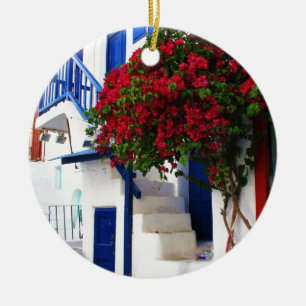 Ornement En Céramique Bouganvillée s'élevant sur la maison dans Mykonos,