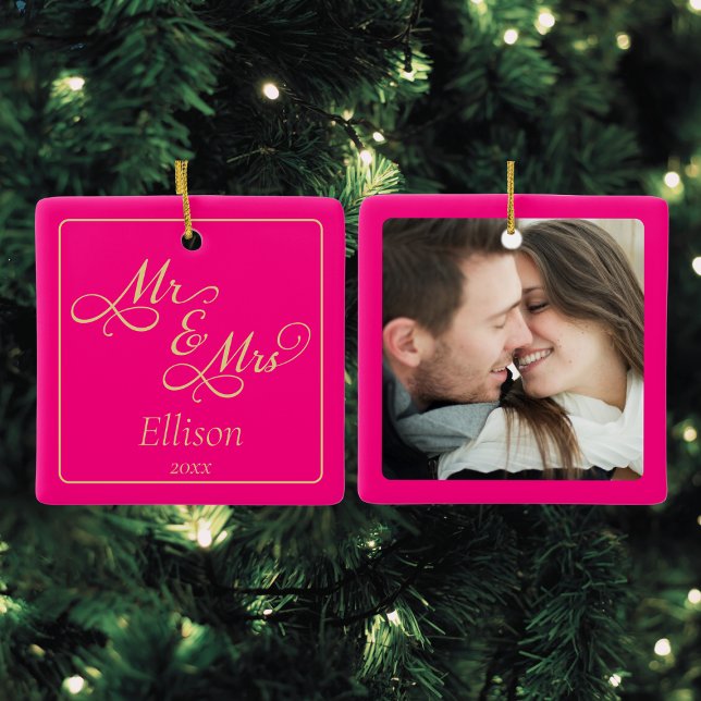 Ornement En Céramique Couple rose nouvellement marié (hot pink Mr and Mrs christmas ornament for newlywed couples, our first married christmas,elegant)