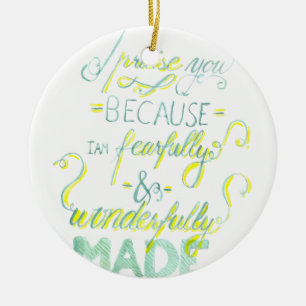 Ornement En Céramique Craintivement et merveilleusement fait