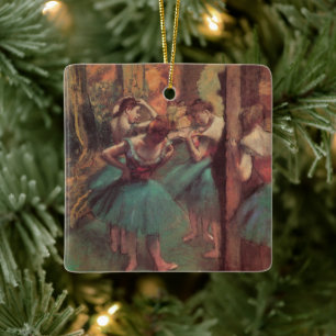 Ornement En Céramique Danseurs, rose et vert par Edgar Degas