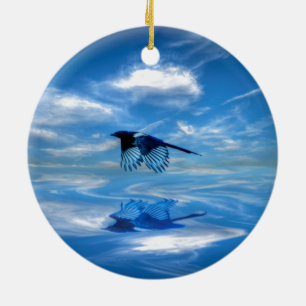 Ornement En Céramique Flying Blue Magpie & Reflet Sky