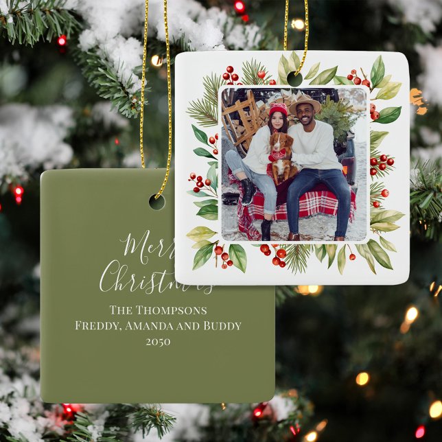 Ornement En Céramique Foliole rouge et vert Noël (Christmas tree ornament decor with red and green winter foliage. )