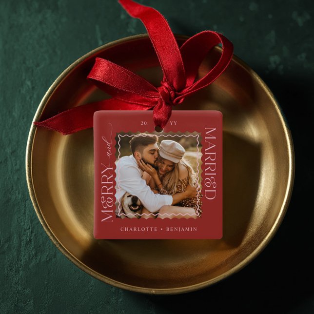 Ornement En Céramique Joyeux et marié Moderne minimal Vague garde photo (Merry & Married Modern Minimal Wavy Photo Keepsake Ceramic Ornament)