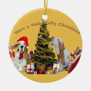 Ornement En Céramique Les chiens de basset ont Noël gai de houx