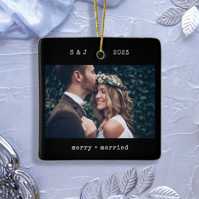 Ornement En Céramique Machine à écrire minimale noire | Joyeuse photo et (A modern, black wedding keepsake Christmas ornament with two photos and your monogram)