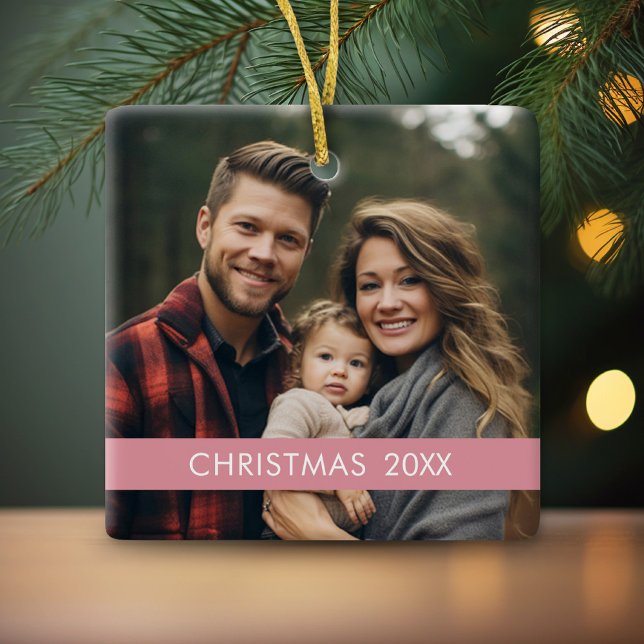 Ornement En Céramique Noël moderne - Année photo et Bande rose (Personalized Photo Ornament - Christmas Keepsake)