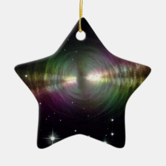 Ornement En Céramique Oeuf Nebula autour de l'étoile dans l'espace
