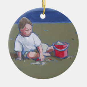Ornement En Céramique Petit garçon avec Sandcastle et Beach Bucket