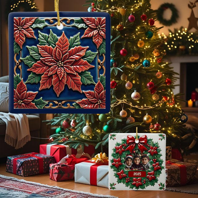 Ornement En Céramique Poinsettia on Blue Christmas personnalisable (Créateur téléchargé)