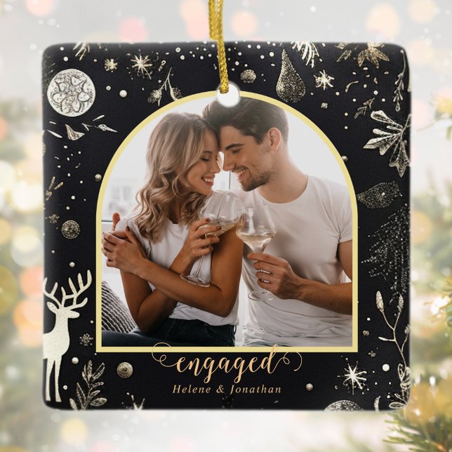 Ornement En Céramique Premier Noël Engagé Couple Photo Holiday (First Christmas Engaged Couple Photo Holiday Ceramic Ornament)