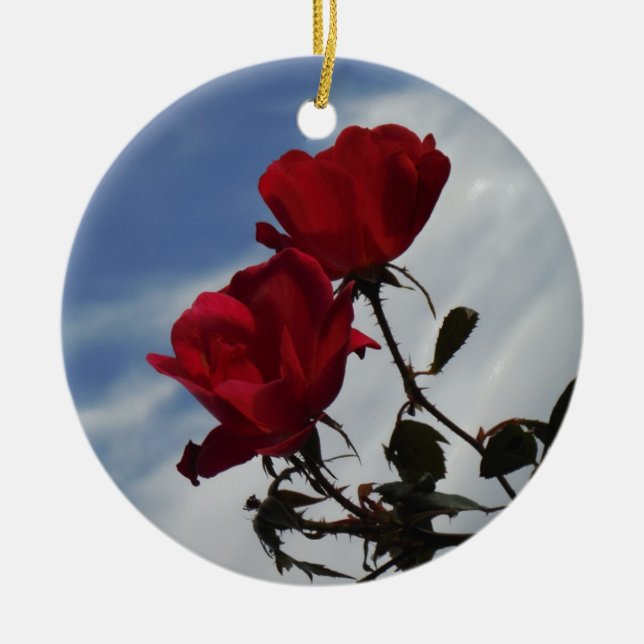 Ornement En Céramique Roses rouges contre un ciel bleu vif (Devant)