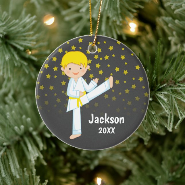 Ornement En Céramique Taekwondo Yellow Belt Blonde Boy Personnalisé (Arbre)