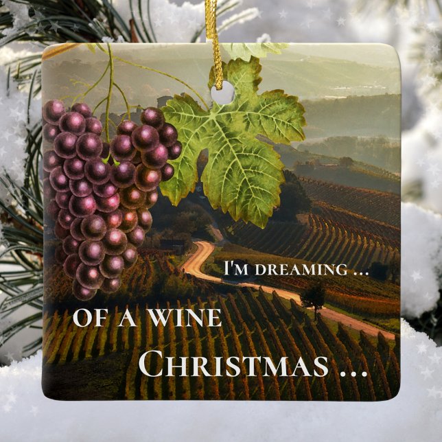 Ornement En Céramique Vin drôle Noël personnalisé (Ornament featuring a landscape scene with vineyards and an image of grapes with vine ranks)