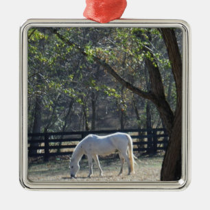 Ornement En Métal Cheval blanc dans les arbres