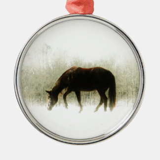 Ornement En Métal Cheval Brown au chocolat dans le brouillard