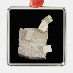 Ornement En Métal Cristaux de pyrite en schiste