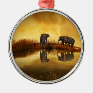 Ornement En Métal Eléphants asiatiques en Thaïlande sous un coucher 