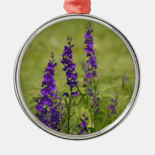Ornement En Métal Fleurs sauvages violettes dans le champ