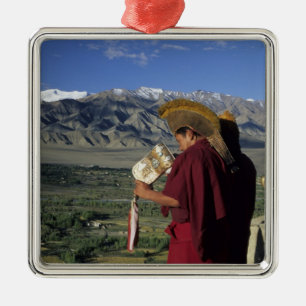 Ornement En Métal Inde, Ladakh, Thikse. Moine bouddhiste souffle