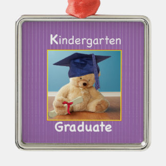 Ornement En Métal Jardin d'enfants Graduation Teddy Bear sur pourpre