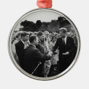Ornement En Métal Le président Kennedy salue les volontaires du Corp