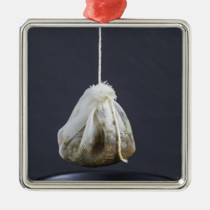 Ornement En Métal Le sac de thé est suspendu dans une tasse