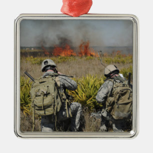 Ornement En Métal Les soldats appellent l'information