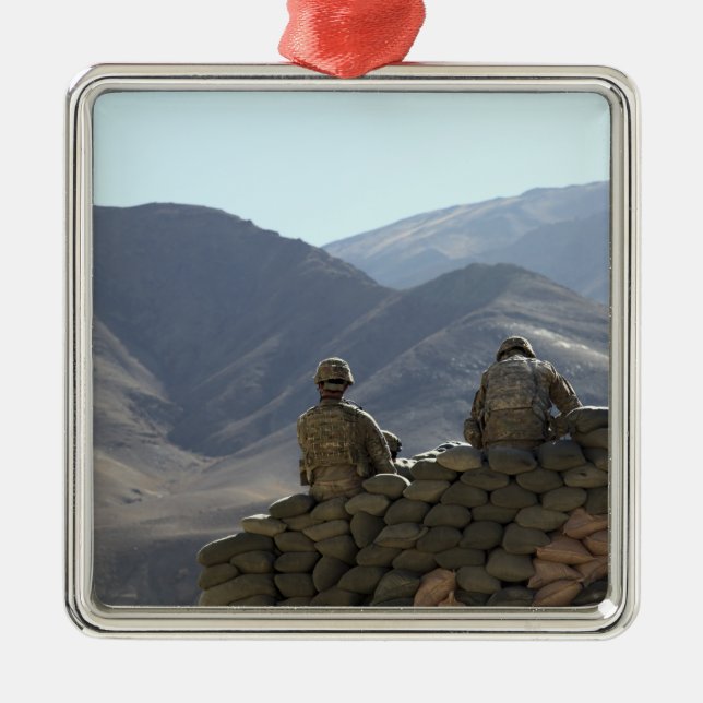 Ornement En Métal les soldats gèrent du matériel de communication (Devant)