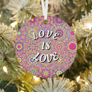 Ornement En Métal Love Is Love Fierté