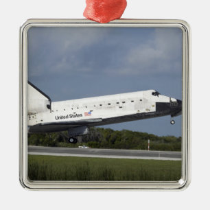 Ornement En Métal Navette spatiale Découverte atterrit sur la piste