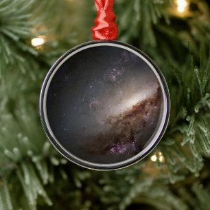 Ornement En Métal Ngc 4258 Sous Formation D'Étoiles Intenses.