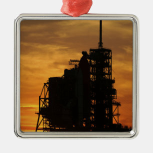 Ornement En Métal Space Shuttle Atlantis sur le pad de lancement