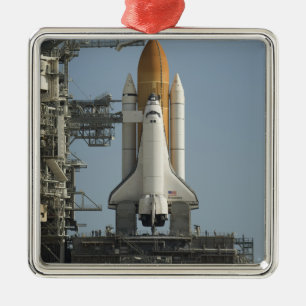 Ornement En Métal Space Shuttle Discovery est prêt