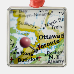 Ornement En Métal Tracez la goupille placée sur Toronto, Canada sur