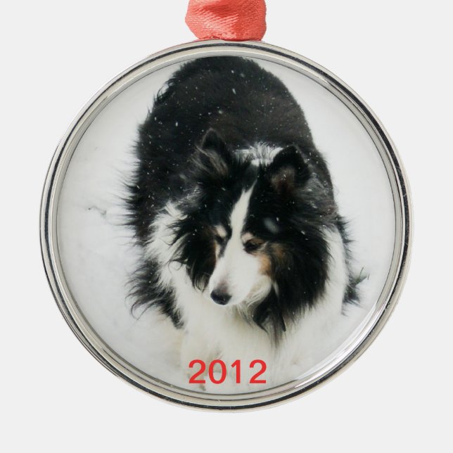 Ornement En Métal Tri Sheltie dans le modèle de neige (Devant)