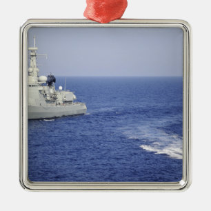 Ornement En Métal Une équipe portugaise de marine dans un bateau