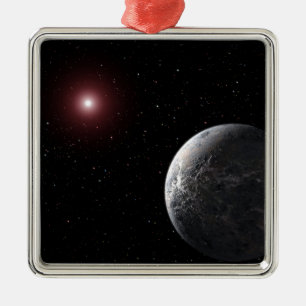 Ornement En Métal Une planète glacée/rocheuse orbitant autour d'un