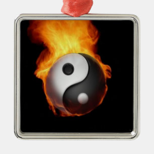 Ornement En Métal Yin Yang sur l'ornement du feu