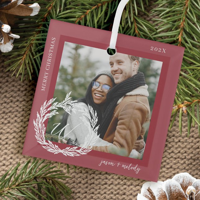 Ornement En Verre Garland Wreath Couple Monogramme Photo Noël (Garland Wreath Couple Monogram Photo Christmas Glass Ornament)