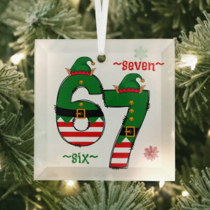 Ornement En Verre Six Seven habillés en costumes d'elfes Noël