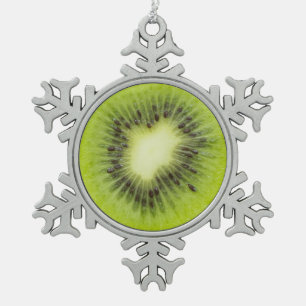 Ornement Flocon De Neige Du kiwi frais. Closeuse à tranche ronde isolée