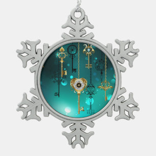 Ornement Flocon De Neige Skeleton Keys on Green Background