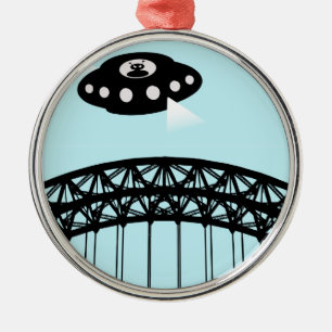 Ornement Métallique Aliens envahissent Newcastle