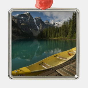 Ornement Métallique Canot garé à un quai le long du lac Moraine, Banff