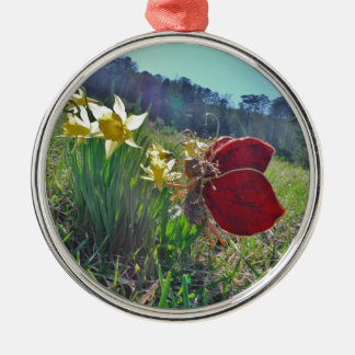 Ornement Métallique fée à aile rouge et jonquilles